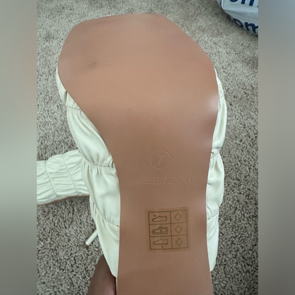 Pretty Little Thing Cream Heels fits like size 9 - Picture 3 of 5